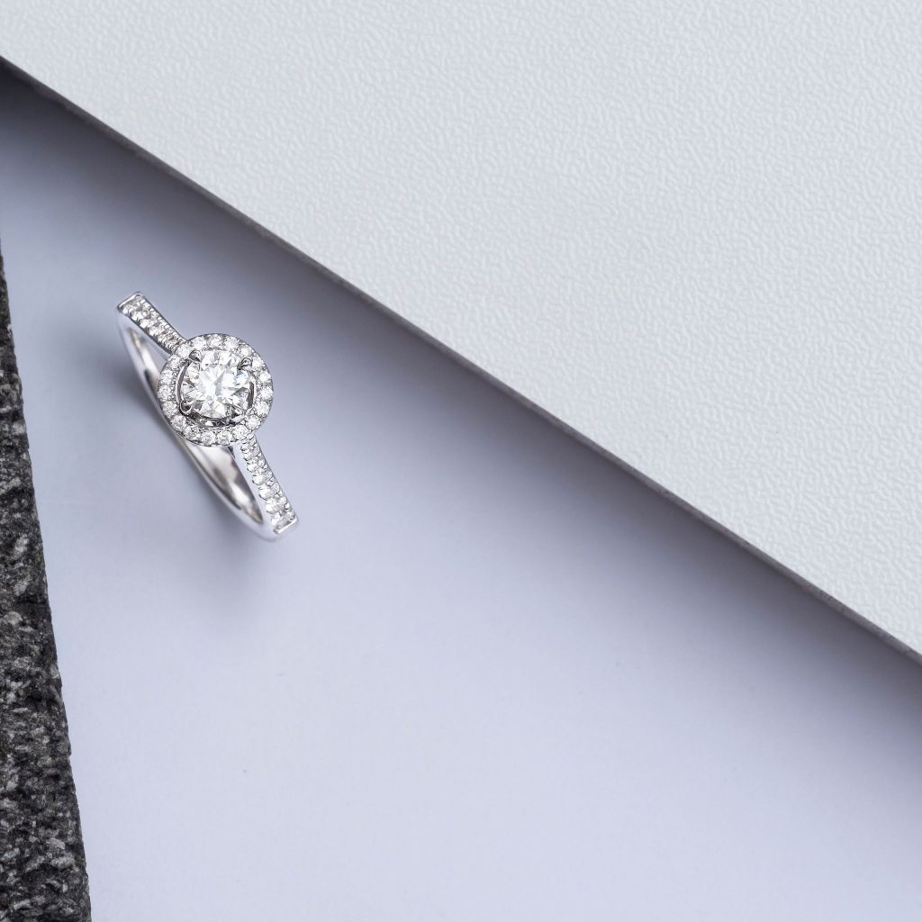 cincin tunangan elegan